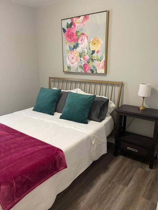 The Irene - 2 Bedroom Apt In Quilt Town, Usa Hamilton Екстериор снимка